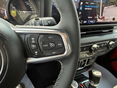 Used 2025 Jeep Wrangler Unlimited Sahara w/ Safety Group AWD/4WD image 17