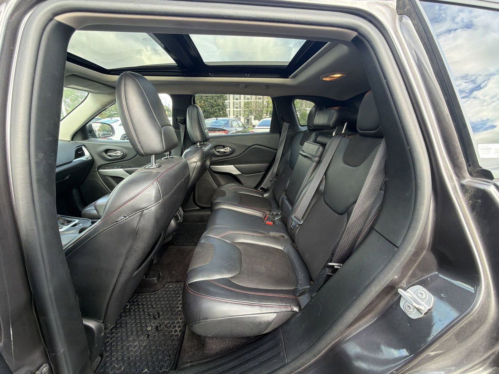 Used 2017 Jeep Cherokee Trailhawk w/ Comfort/Convenience Group AWD/4WD image 24