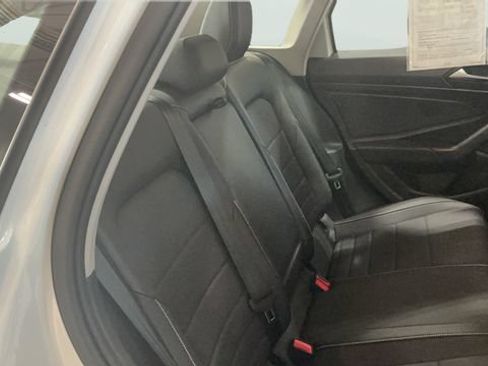 Certified 2023 Volkswagen Jetta SE w/ Panoramic Sunroof Package FWD image 16