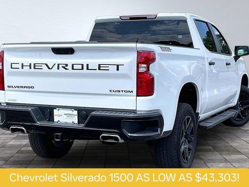 Used 2025 Chevrolet Silverado 1500 Custom Trail Boss w/ LPO, Dark Essentials Package AWD/4WD image 2