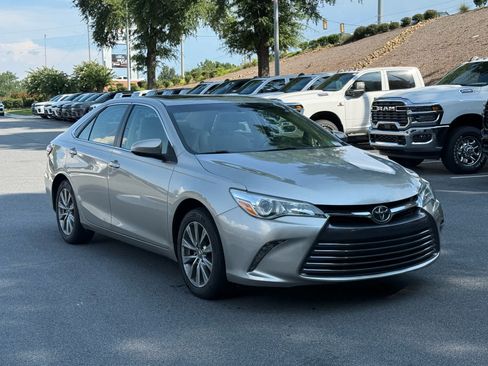 Used 2016 Toyota Camry XLE w/ Moonroof Package FWD image 7