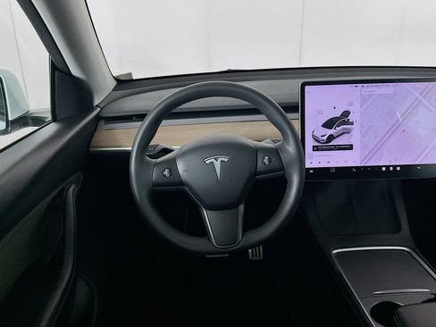 Used 2022 Tesla Model Y Long Range image 16