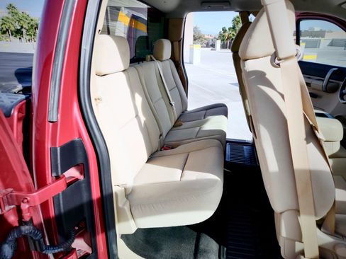 Used 2007 Chevrolet Silverado 2500 LT w/ Suspension Package, Off-Road AWD/4WD image 28
