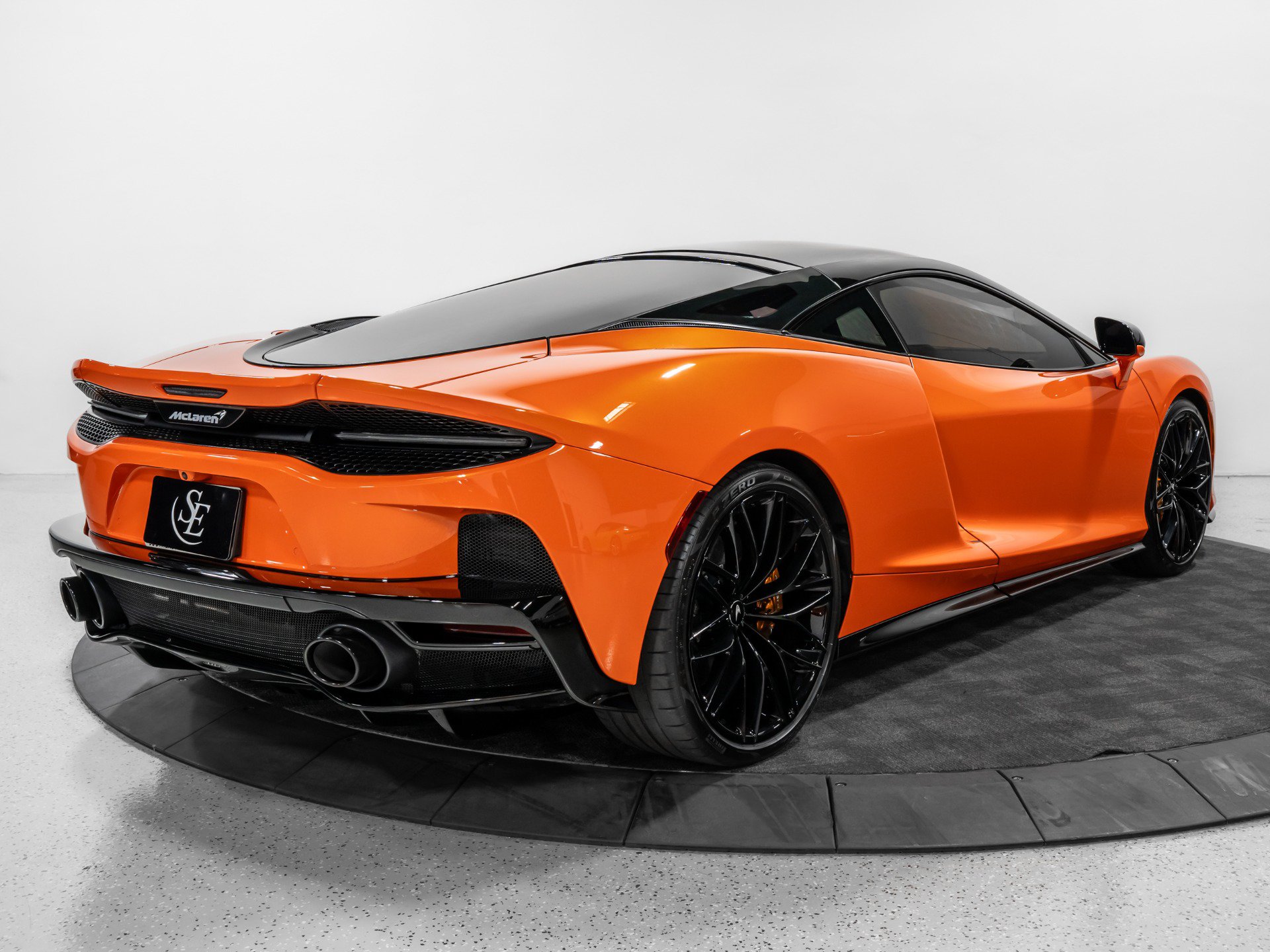 Used 2023 McLaren GT RWD image 8
