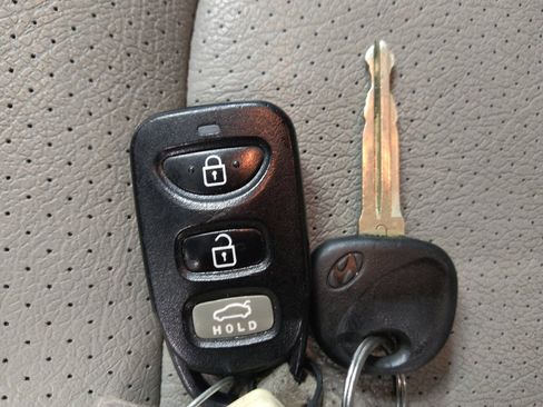 Used 2017 Hyundai Elantra SE FWD image 32