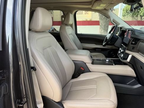 Used 2024 Ford Expedition Max Limited RWD image 31