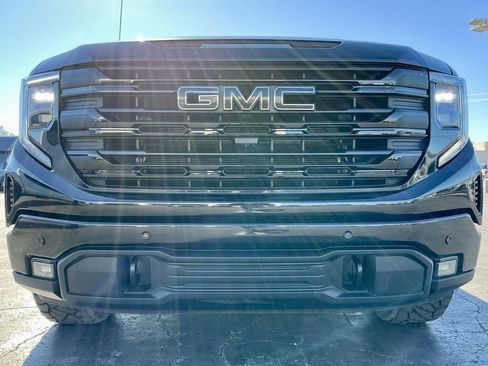 Used 2024 GMC Sierra 1500 Elevation w/ Elevation Premium Package image 9
