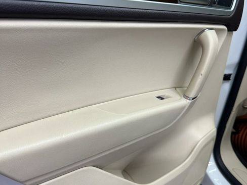 Used 2015 Volkswagen Touareg VR6 image 29