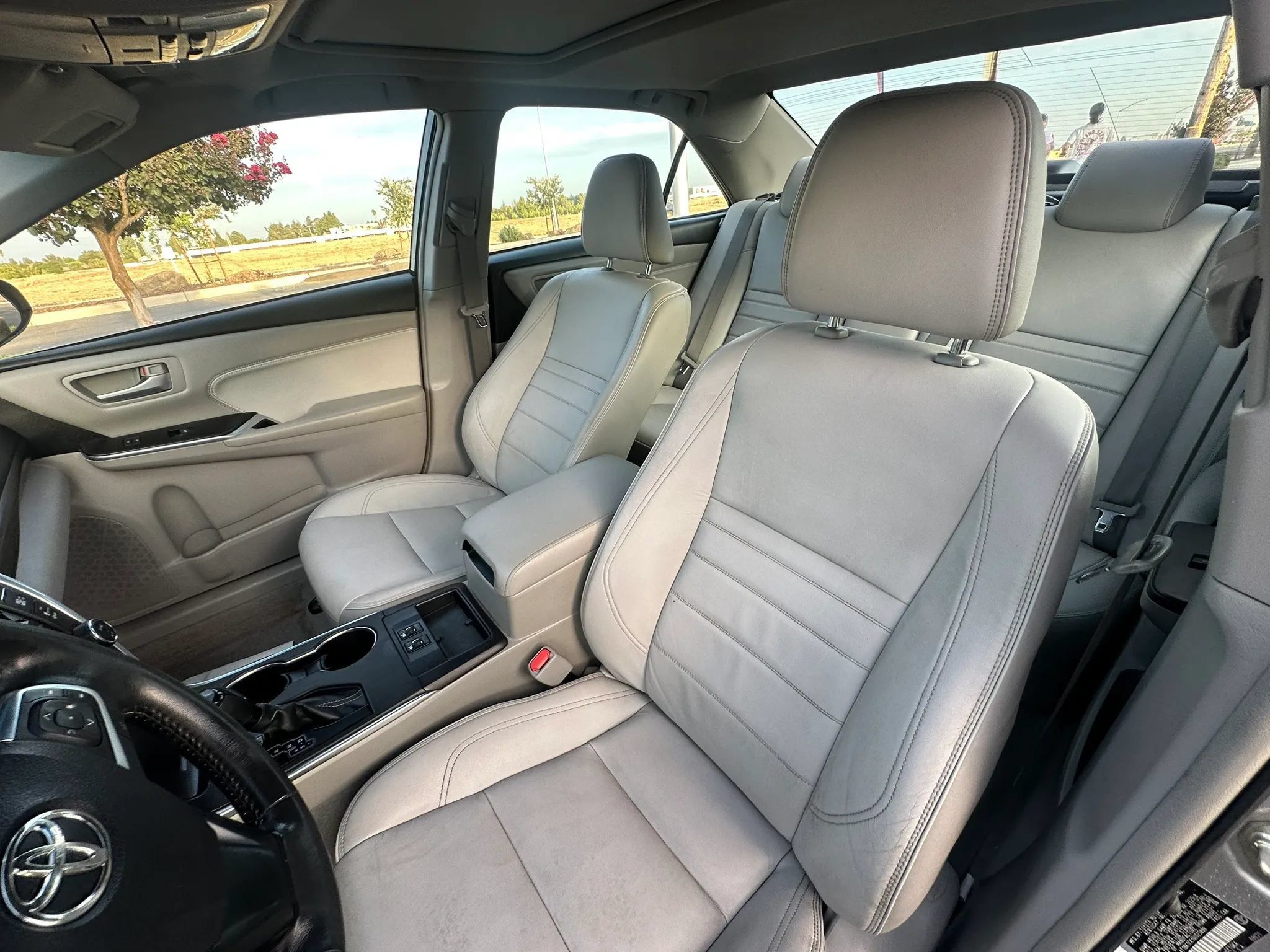 Used 2016 Toyota Camry XLE FWD image 34