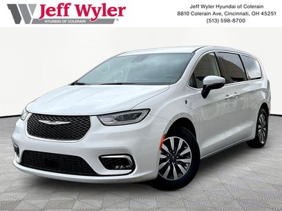 Used 2023 Chrysler Pacifica Touring-L