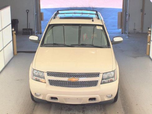 Used 2013 Chevrolet Avalanche LTZ image 2
