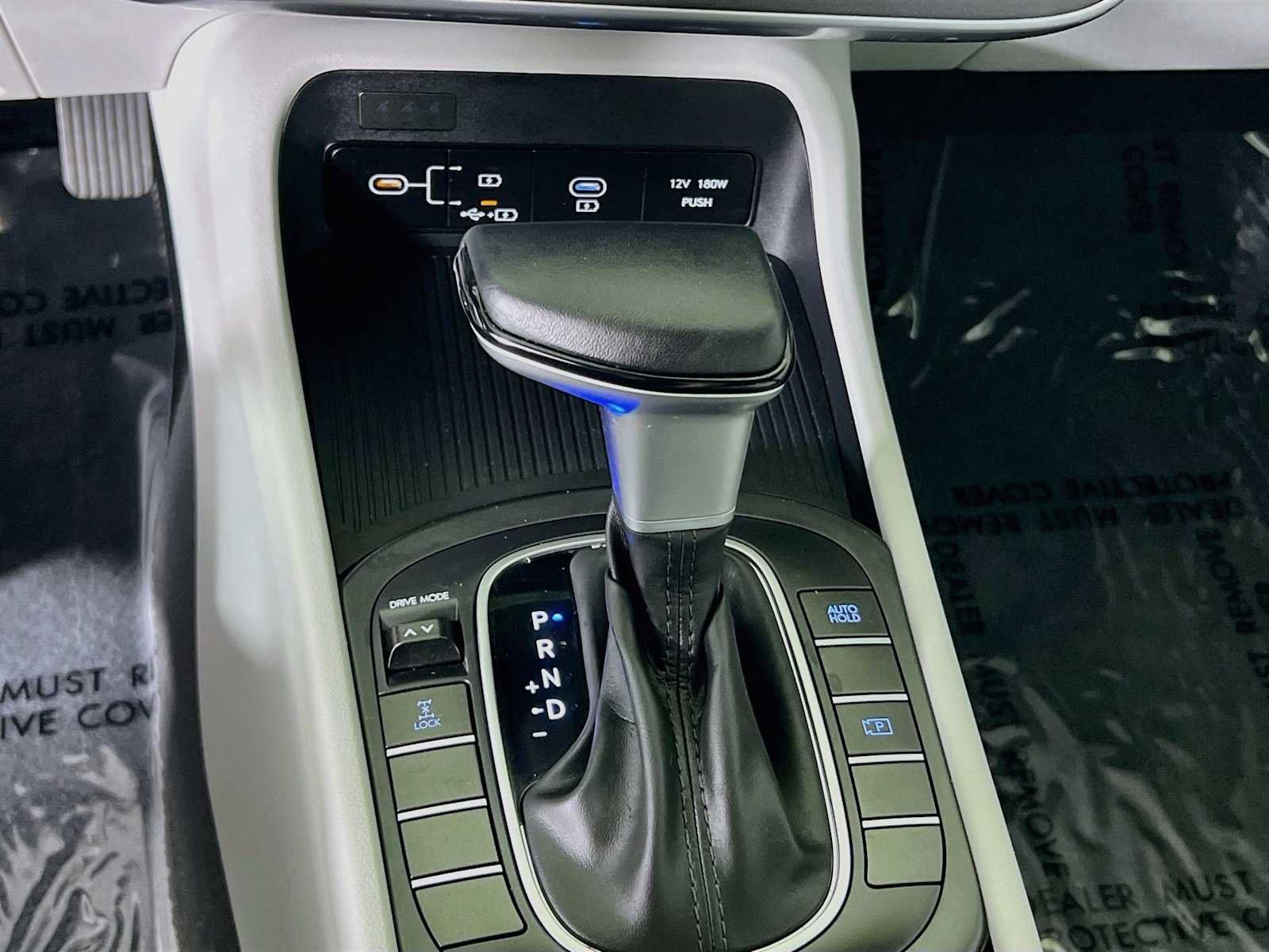 Certified 2024 Hyundai Kona SEL AWD/4WD image 17