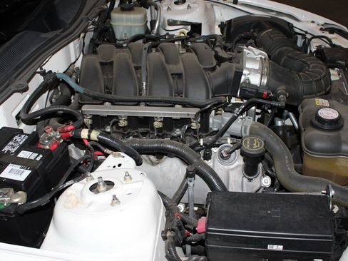 Used 2005 Ford Mustang GT RWD image 15