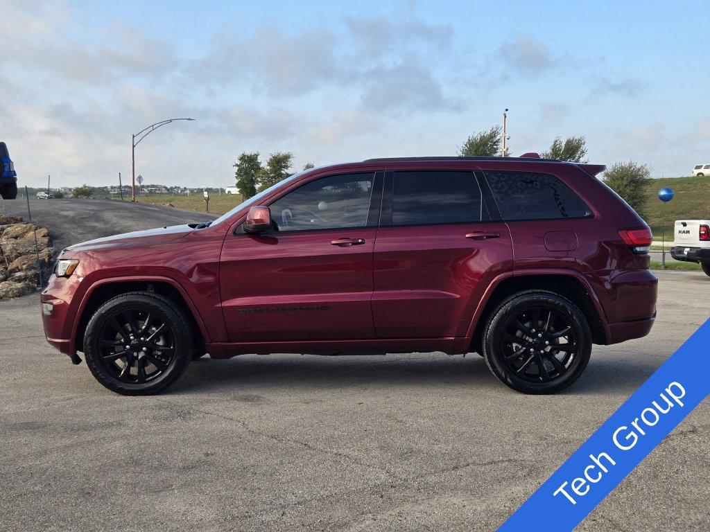 Used 2022 Jeep Grand Cherokee Laredo X RWD image 4