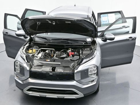 Used 2022 Mitsubishi Outlander SE image 48