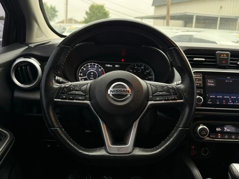 Used 2020 Nissan Versa SR FWD image 34