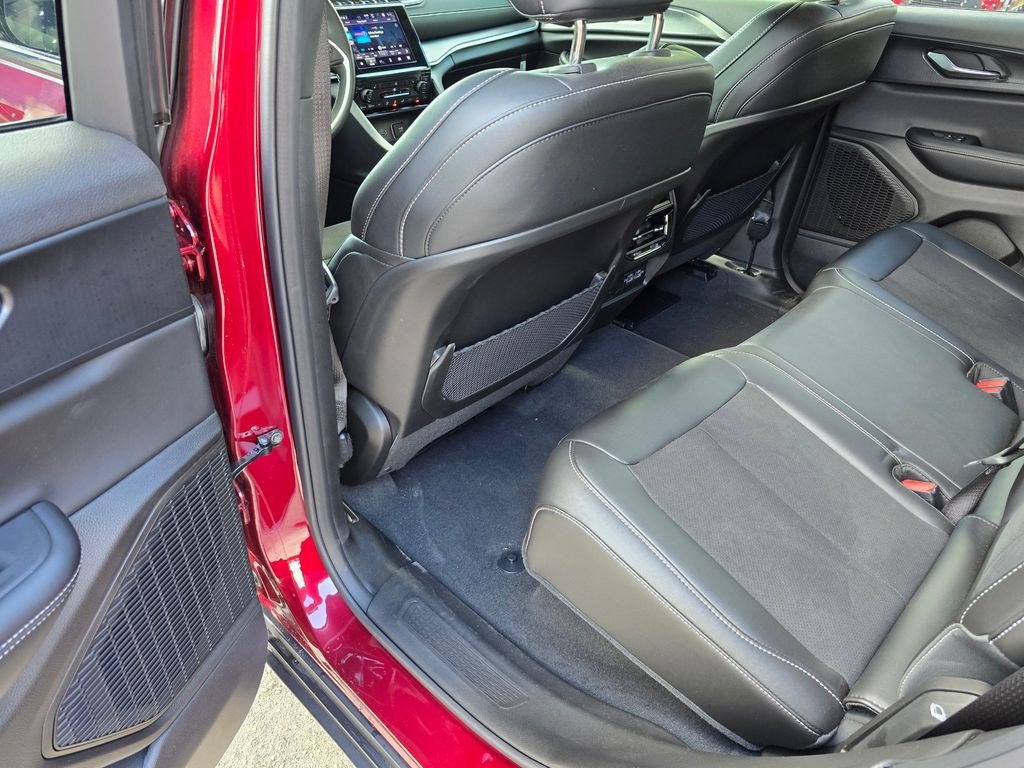 New 2025 Jeep Grand Cherokee Altitude RWD image 28