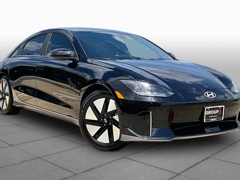 Used 2024 Hyundai Ioniq 6 SE RWD image 2