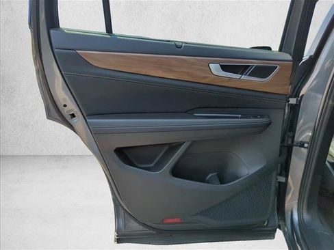 Used 2024 Volkswagen Atlas SE FWD image 17