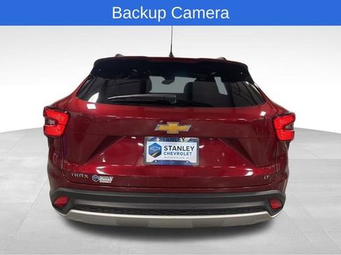 Used 2025 Chevrolet Trax LT w/ LT Convenience Package image 7