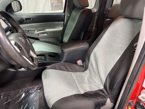 Used 2013 Toyota Tacoma PreRunner image 17