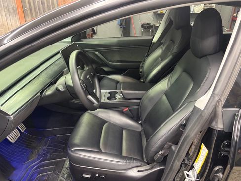 Used 2021 Tesla Model 3 Performance image 12