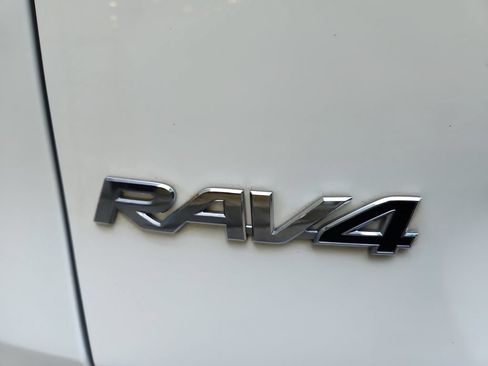 Used 2020 Toyota RAV4 XLE Premium AWD/4WD image 38