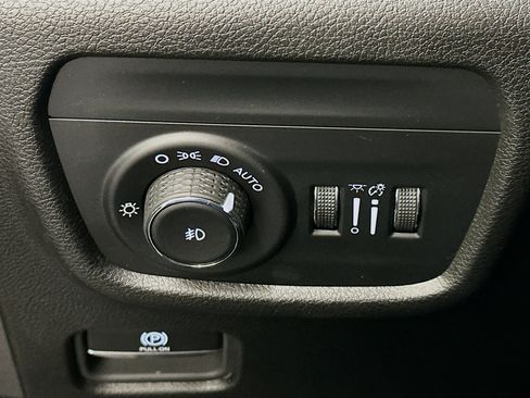 Used 2023 Jeep Grand Cherokee Limited w/ Black Appearance Package image 17