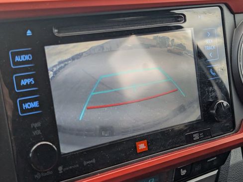 Used 2017 Toyota Tacoma TRD Off-Road image 19