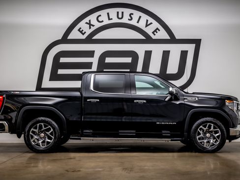 Used 2023 GMC Sierra 1500 SLT w/ SLT Premium Plus Package AWD/4WD image 9