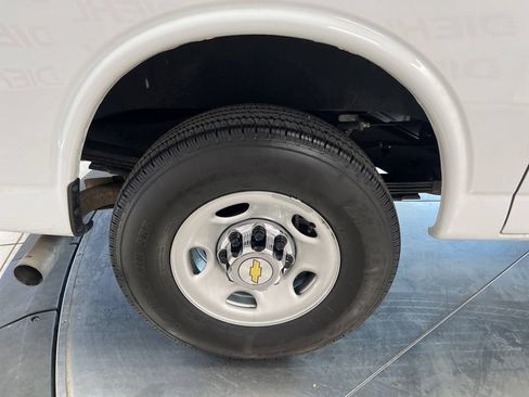 Used 2024 Chevrolet Express 3500 LS w/ Chrome Appearance Package RWD image 7