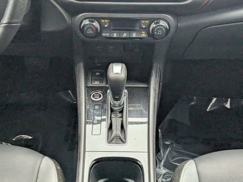 Used 2024 Nissan Kicks SR w/ SR Premium Package image 18