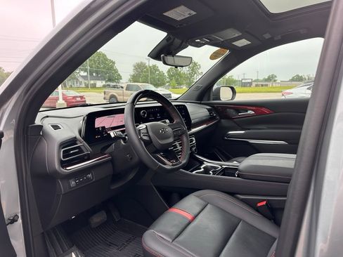 Used 2024 Chevrolet Traverse RS w/ LPO, Floor Liner Package AWD/4WD image 11