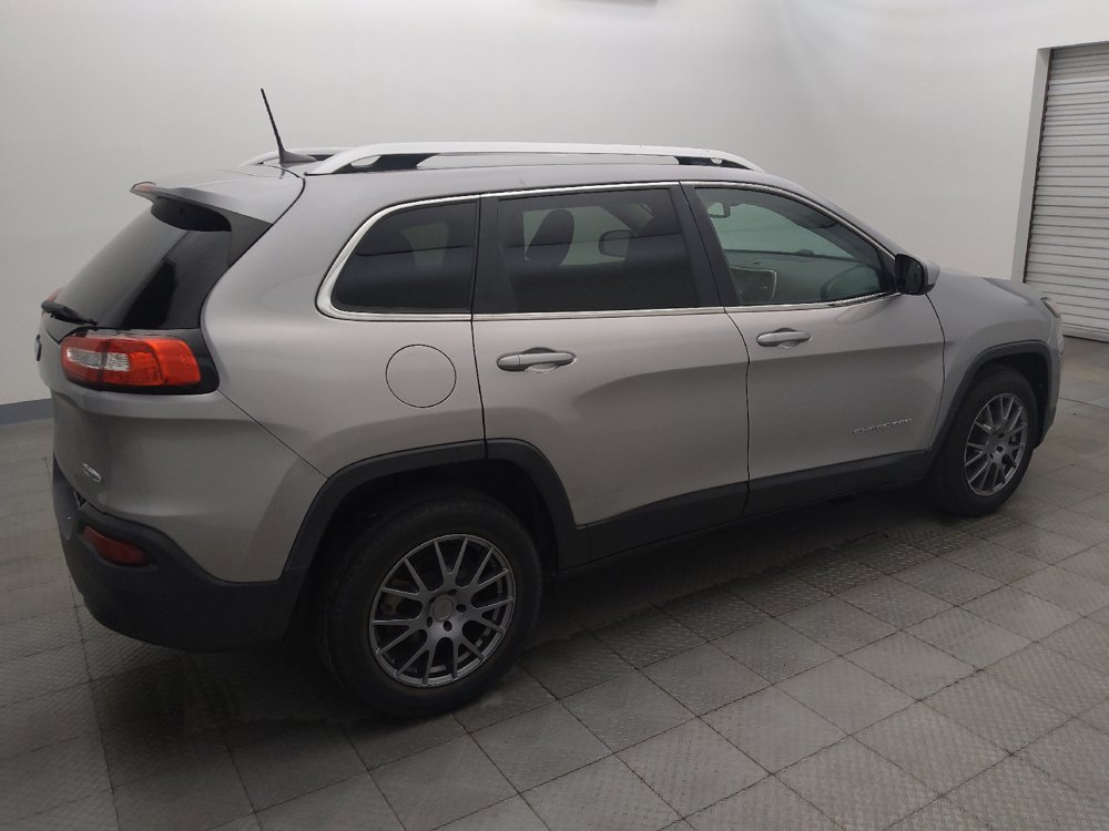 Used 2018 Jeep Cherokee Latitude FWD image 10