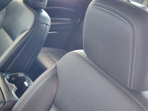 Certified 2025 Chevrolet Traverse LT FWD image 15
