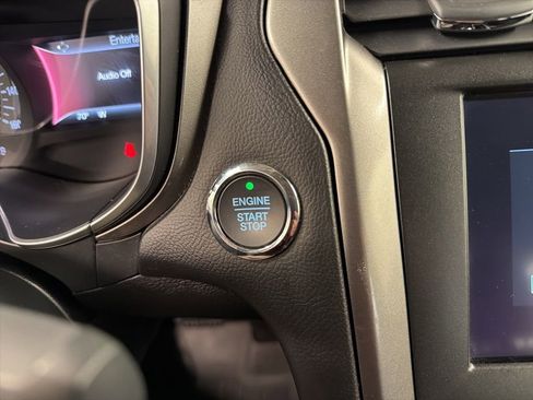 Certified 2017 Ford Fusion SE w/ Fusion SE Technology Package FWD image 17