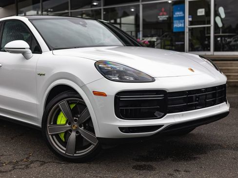 Used 2023 Porsche Cayenne Turbo S AWD/4WD image 3