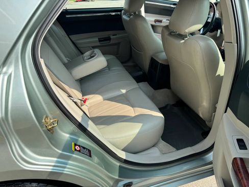 Used 2005 Chrysler 300 C w/ Protection Group II RWD image 21