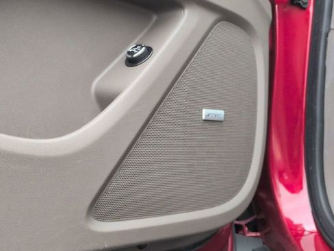 Used 2020 Chevrolet Traverse LT w/ LT Premium Package image 22