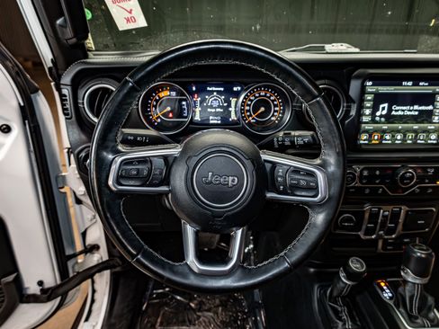 Used 2020 Jeep Wrangler Unlimited Sahara image 19