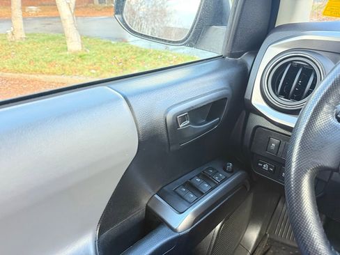 Used 2022 Toyota Tacoma SR5 image 31