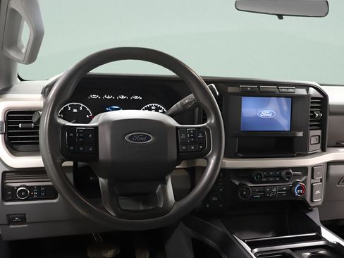 Used 2024 Ford F250 XLT AWD/4WD image 9