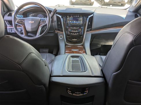 Used 2019 Cadillac Escalade Luxury AWD/4WD image 27