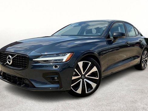 Used 2022 Volvo S60 B5 Momentum w/ Premium Package image 15