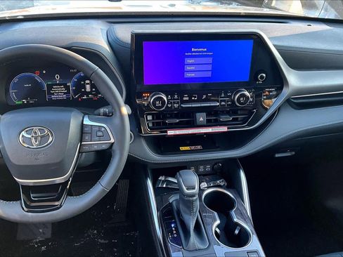 New 2026 Toyota Highlander Limited image 6