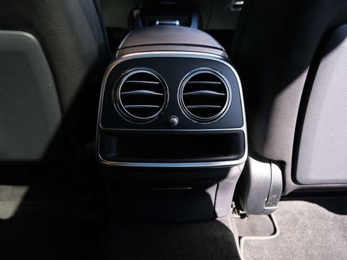 Used 2019 Mercedes-Benz S 560 4MATIC Sedan image 32