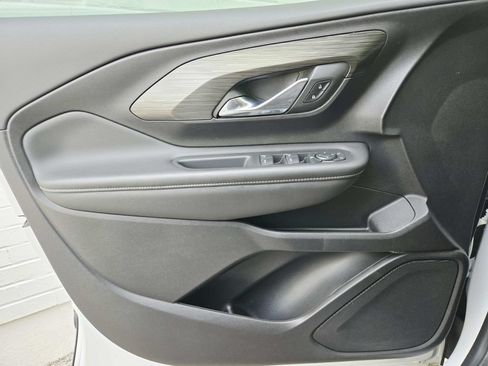 Used 2024 GMC Terrain SLE w/ Driver Convenience Package FWD image 35