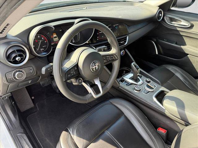 Used 2021 Alfa Romeo Giulia Sprint w/ Cold Weather Package AWD/4WD image 3