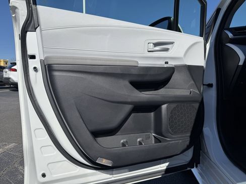 Used 2025 Toyota Sienna XLE w/ XLE Plus Package image 15