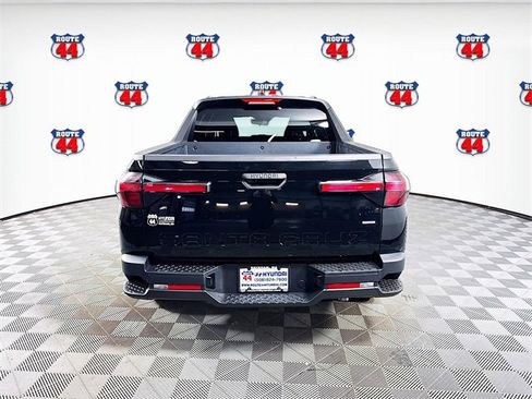 Certified 2025 Hyundai Santa Cruz SEL image 9